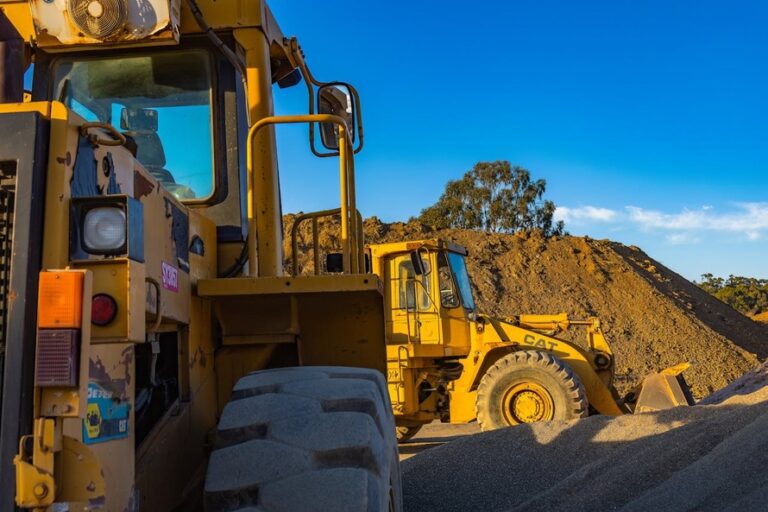 Cost Savings: Renting vs Buying Heavy Earth Moving Machines